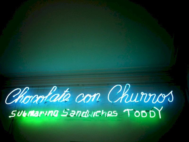chocolate con churros toddy neon