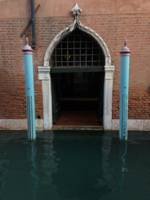 Canals, bridges, campi and calli, the strange topography of Venice