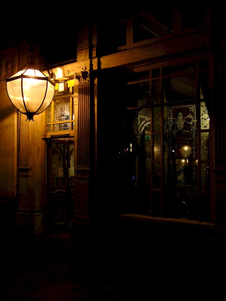 streets of london uk at night