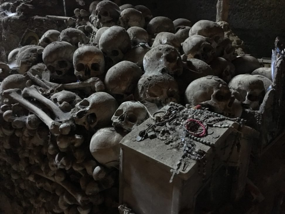 Cimitero delle Fontanelle di NapoliFontanelle Cemetery of Naples