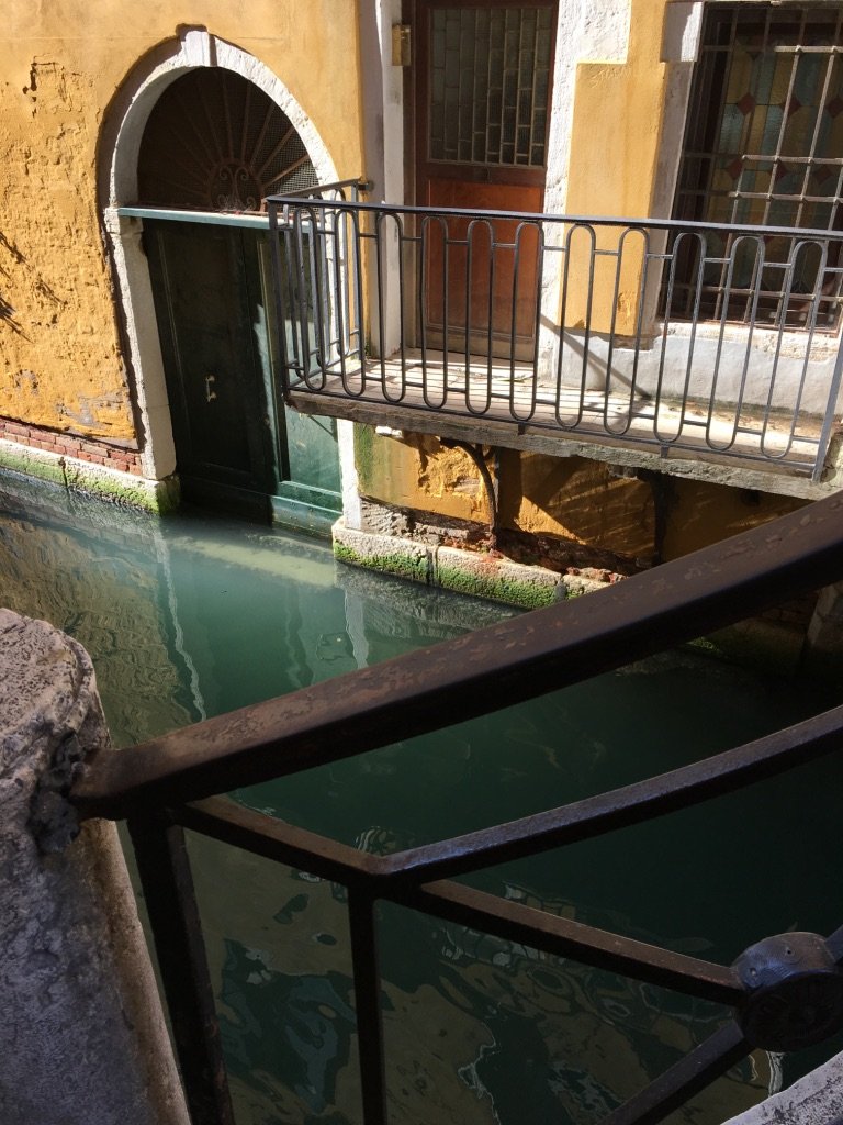 The layout of Venice - Its canals, major streets and bridges